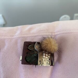 Elegant Brown and Tan Brooch with Feathers and Pearls hair clip